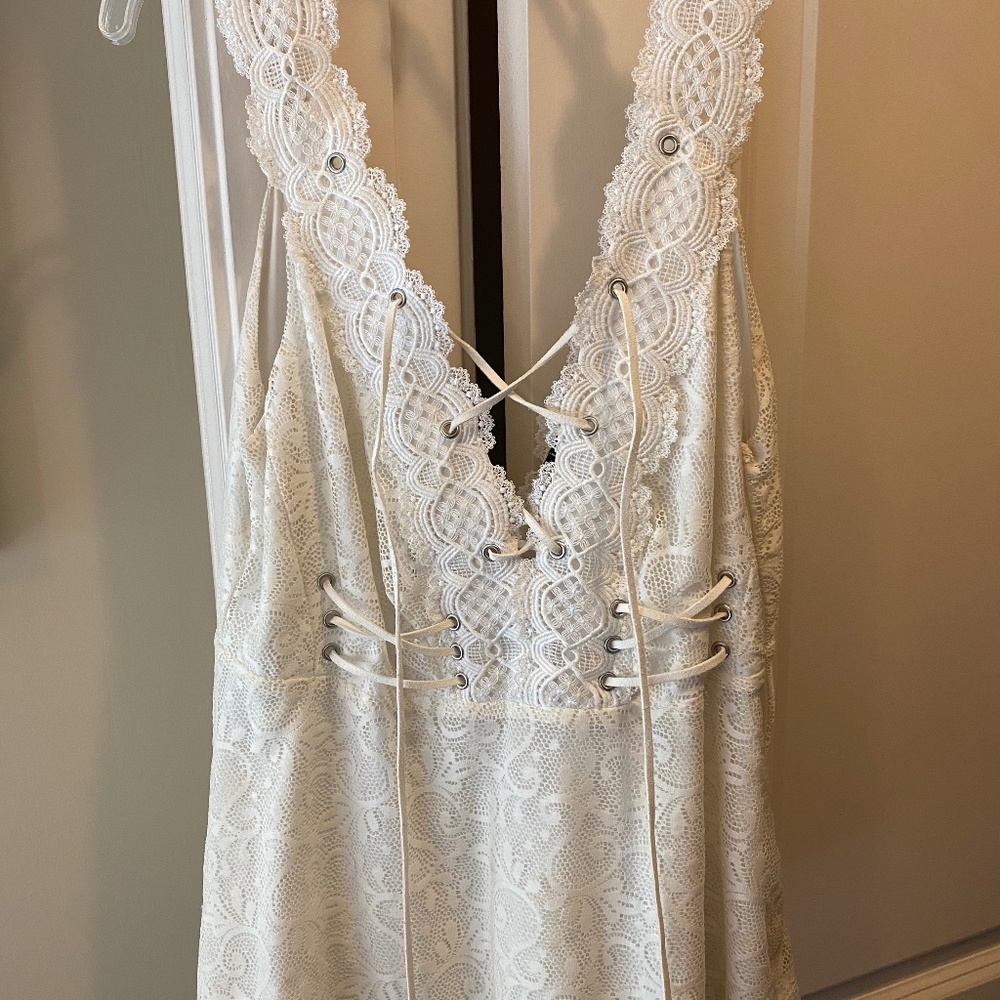 White lace low cut tank top